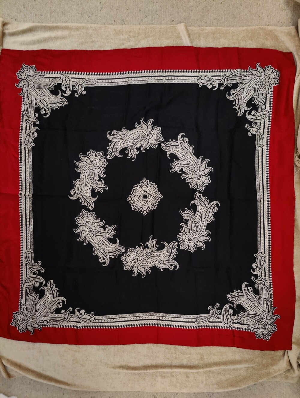 Vintage JEANNENE BOOHER for Maggy London Silk Black White PaisleyShawl 42" x 42"